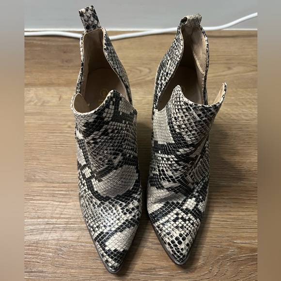 Mata Black and White Pointed Toe Snakeskin Ankle Boots - Picture 2 of 6